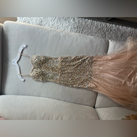 Prom dress. Brought from PromBay. Size 6. Worn 1 time. - Picture 8 of 9